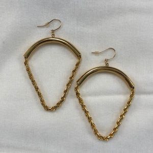 Gold tone chain hoop earrings